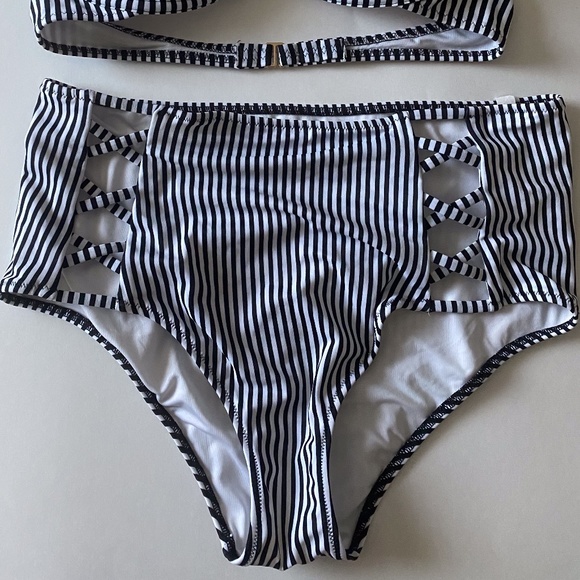 2 Piece Bikini Set - Picture 4 of 7